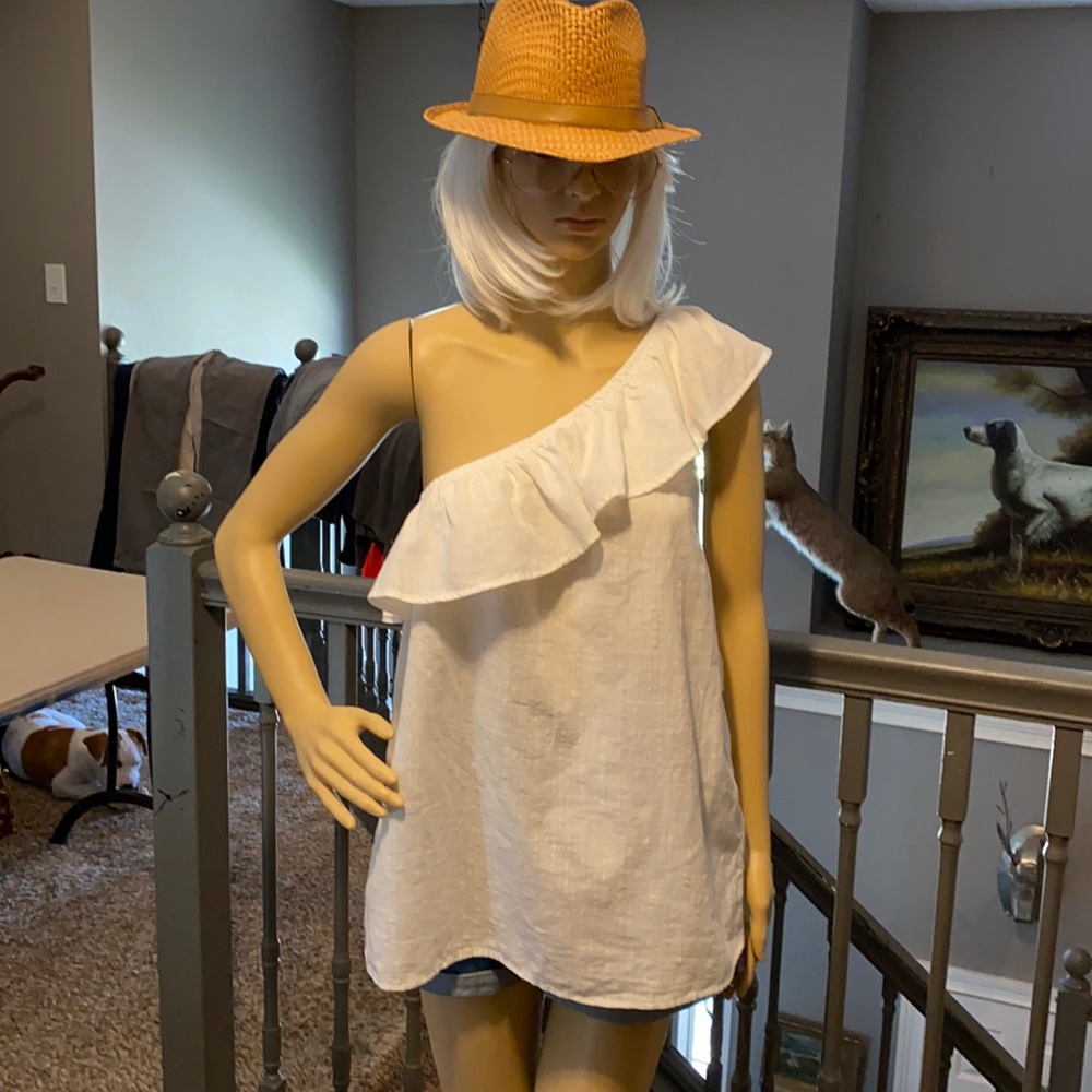 NWT WHITE OFF THE SHOULDER TOP